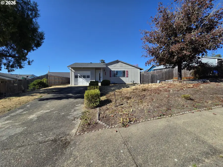 410 NW Elizabeth Ave, Winston, OR 97496 - #3