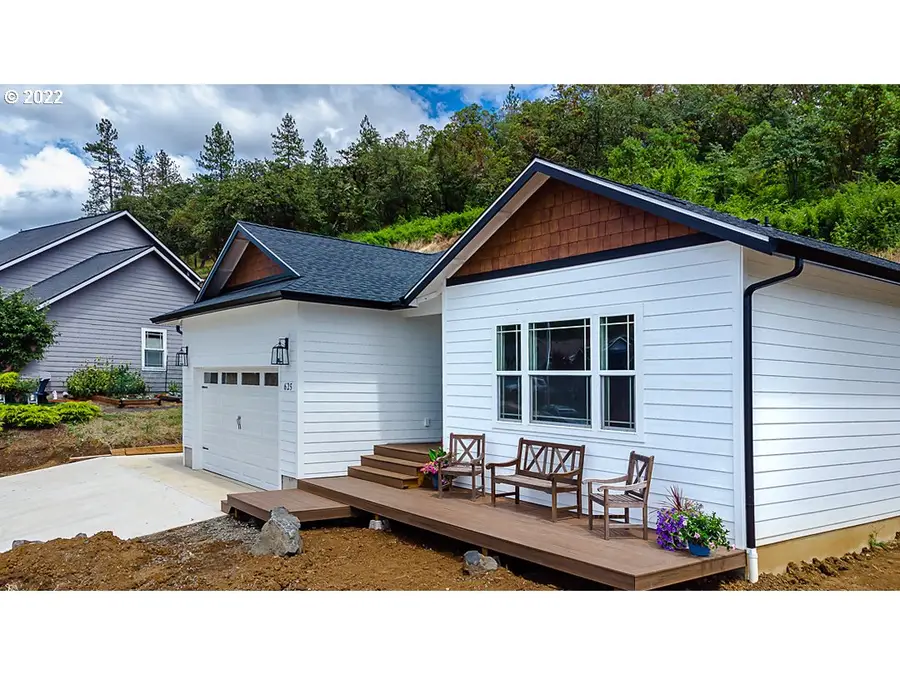 625 NE Cummins St, Roseburg, OR 97470 - Image #3