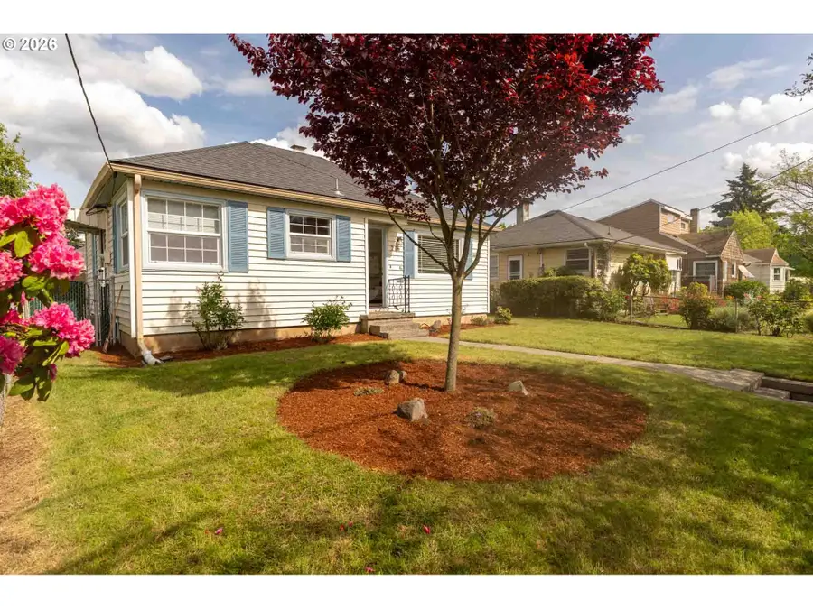 216 SE 75th Ave, Portland, OR 97215 - #2