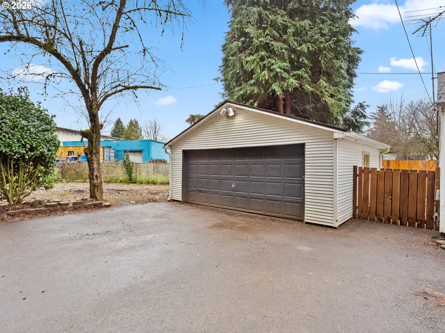 8635 NE Skidmore St, Portland, OR 97220 - #3