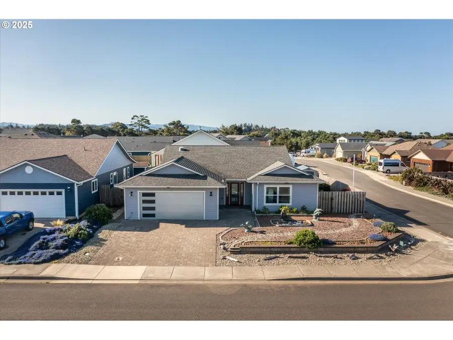 937 Carter St Sw, Bandon, OR 97411 - Image #2