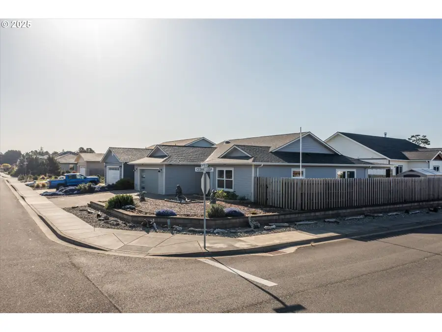 937 Carter St Sw, Bandon, OR 97411 - Image #3