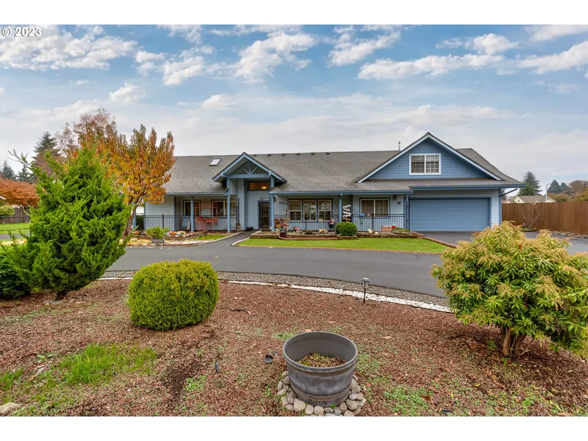 3925 Scenic Dr, Eugene, OR 97404 - Image #1