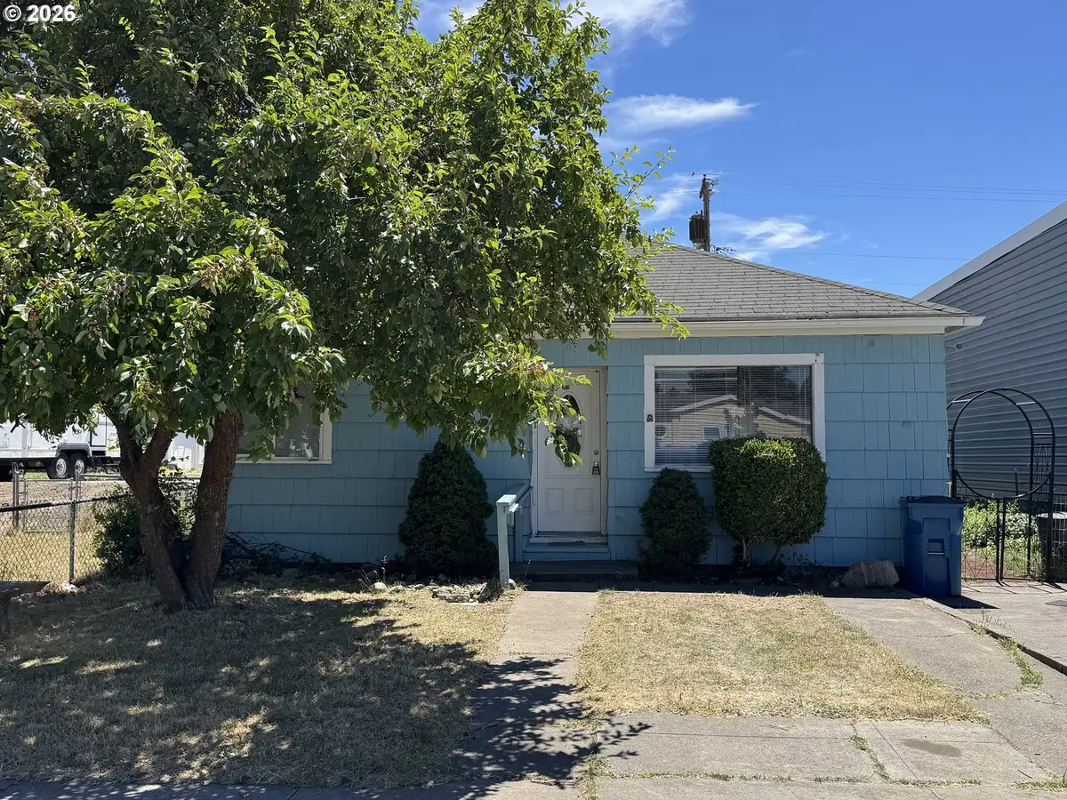 208 E Main St, Goldendale, WA 98620 - #1