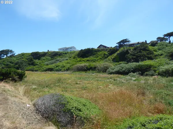 000 Jetty Rd #100, Bandon, OR 97411