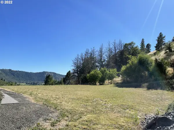 140 Erin Ct, Roseburg, OR 97471