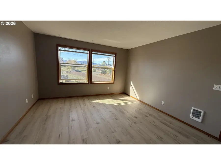 2239 Hawthorne St, Forest Grove, OR 97116 - #2