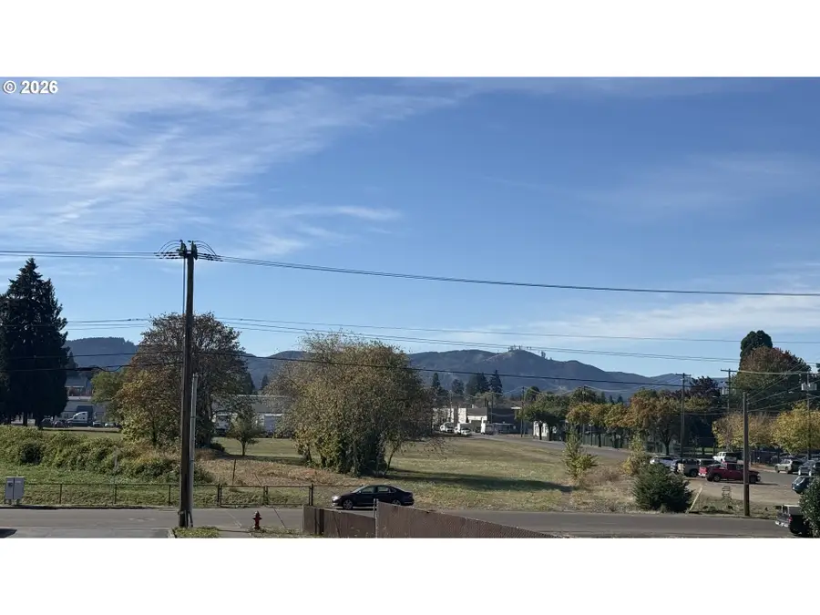 2239 Hawthorne St, Forest Grove, OR 97116 - #3