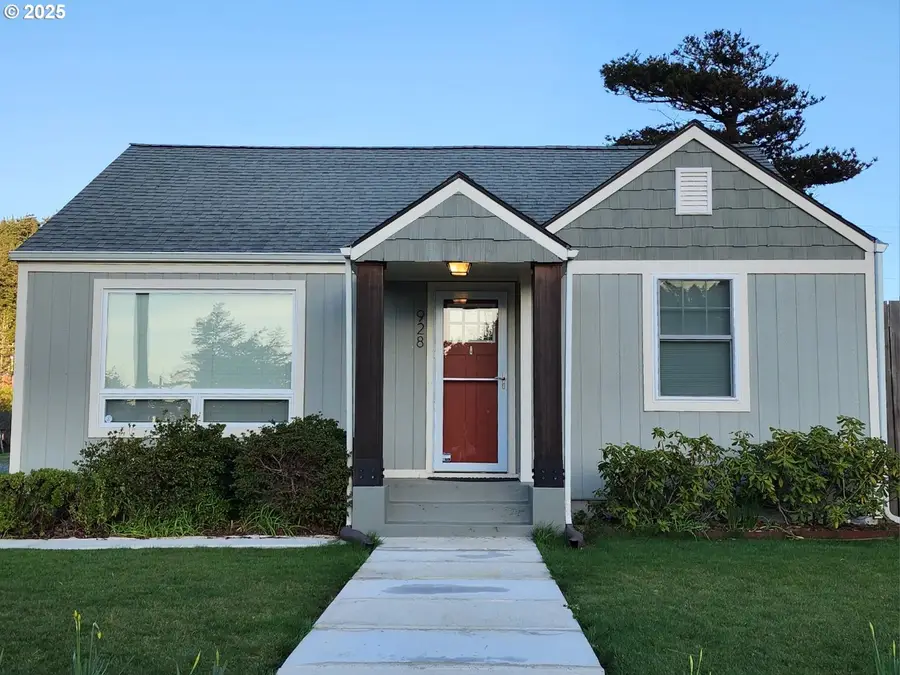 928 Oregon St, Port Orford, OR 97465 - #2
