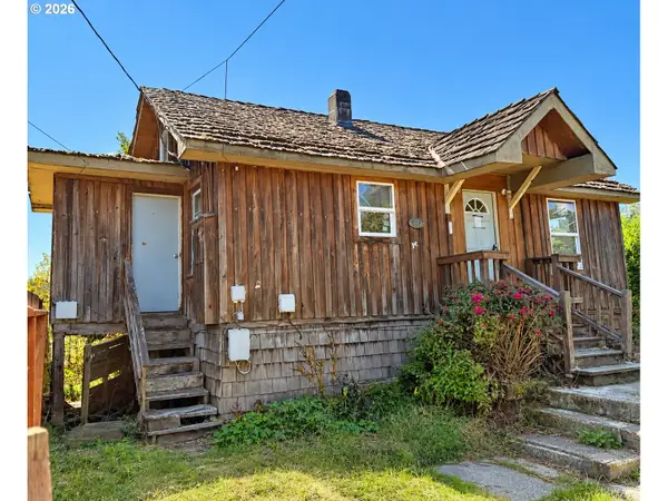 832 Doborout St, MyrtlePoint, OR 97458
