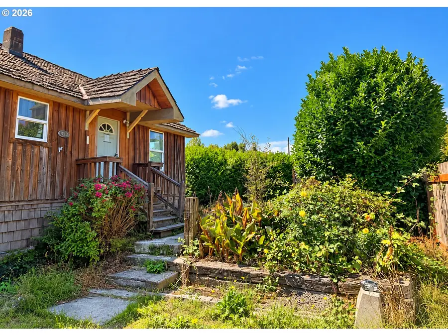 832 Doborout St, Myrtle Point, OR 97458 - #2