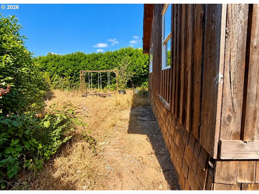 832 Doborout St, Myrtle Point, OR 97458 - #3