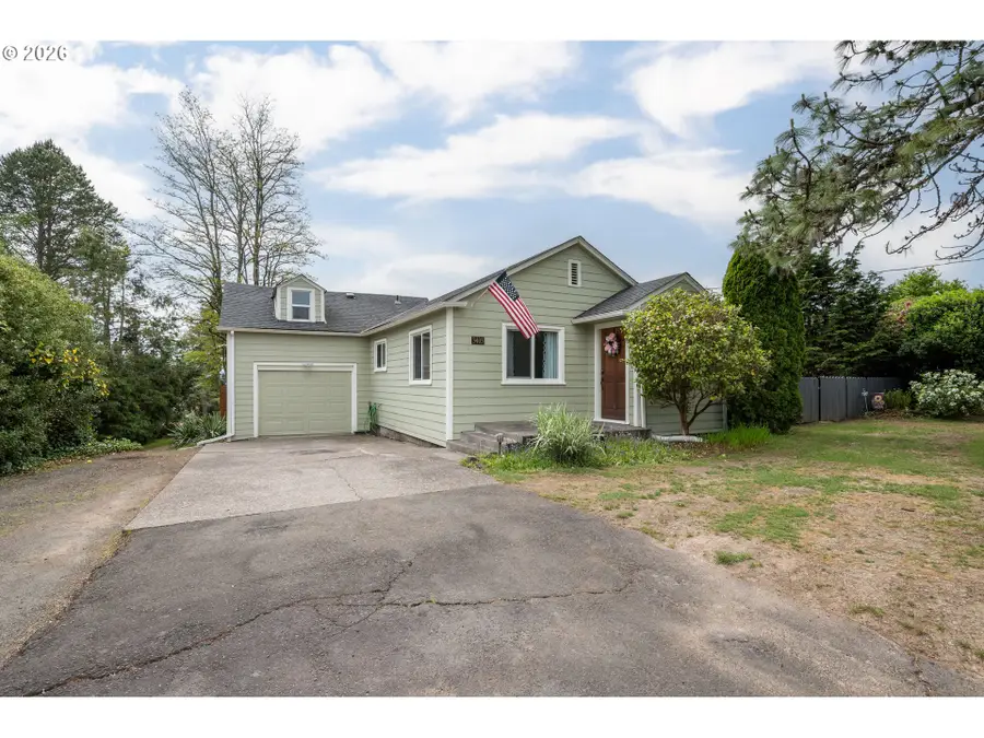 3403 Columbia Heights Rd, Longview, WA 98632 - #2