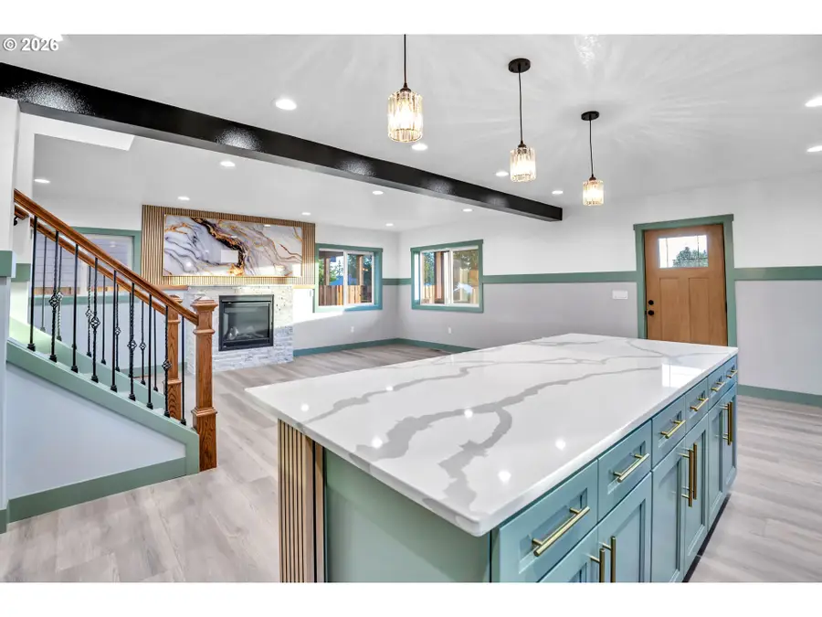 706 S 8th Ave, Cornelius, OR 97113 - #2
