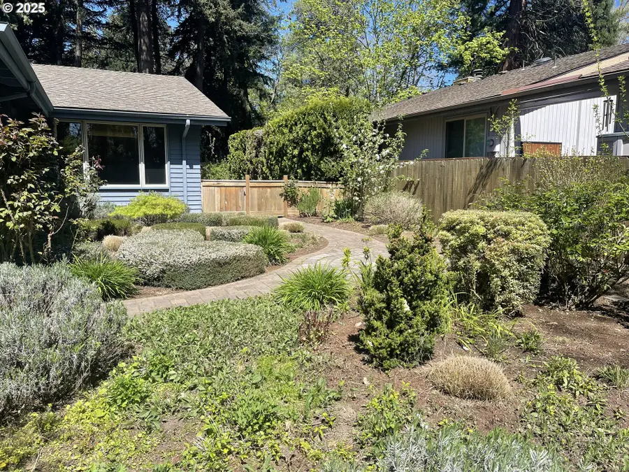 2280 Tabor St, Eugene, OR 97401 - #2