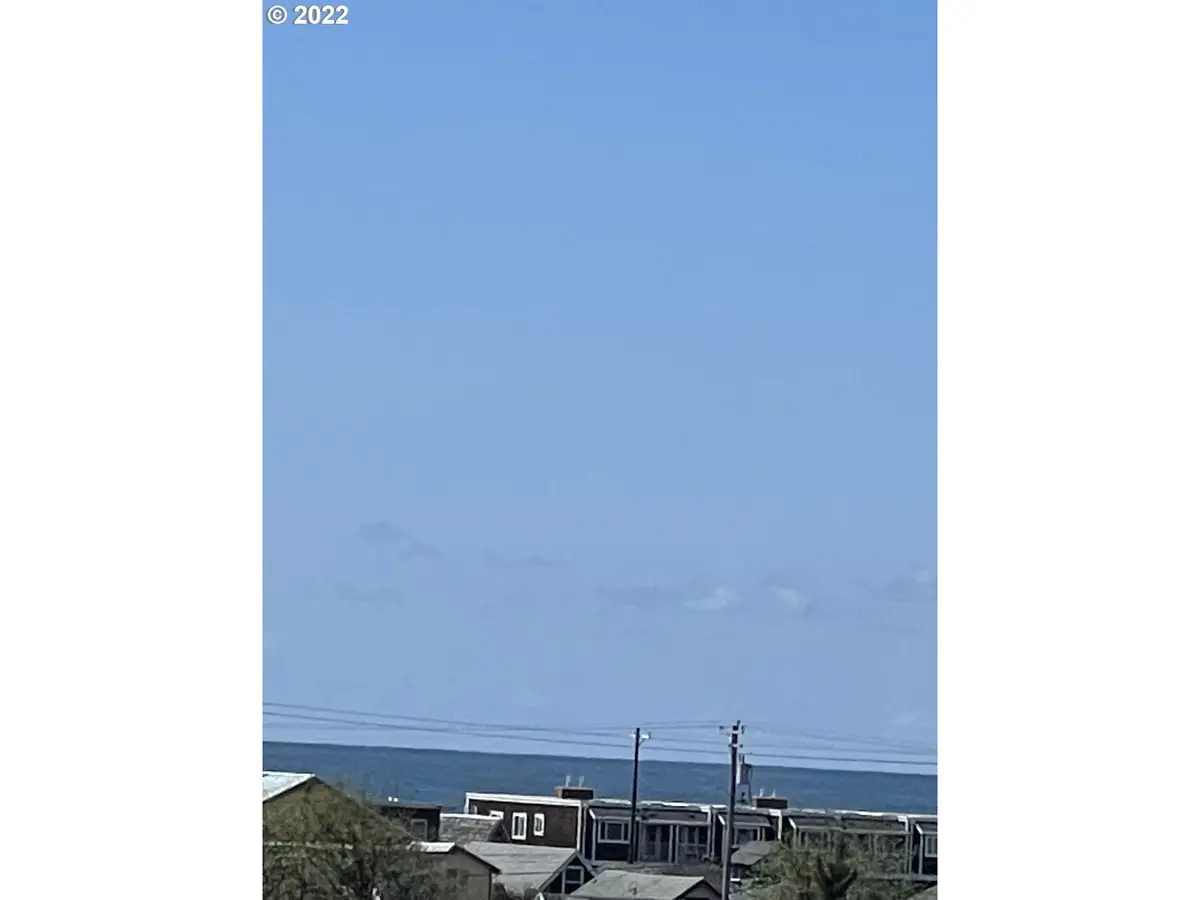 559 S Falcon St, Rockaway Beach, OR 97136 - Image #1