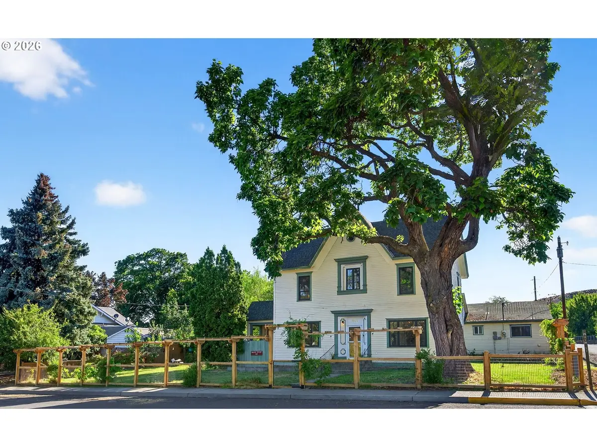 381 N Main St, Dufur, OR 97021 - #1