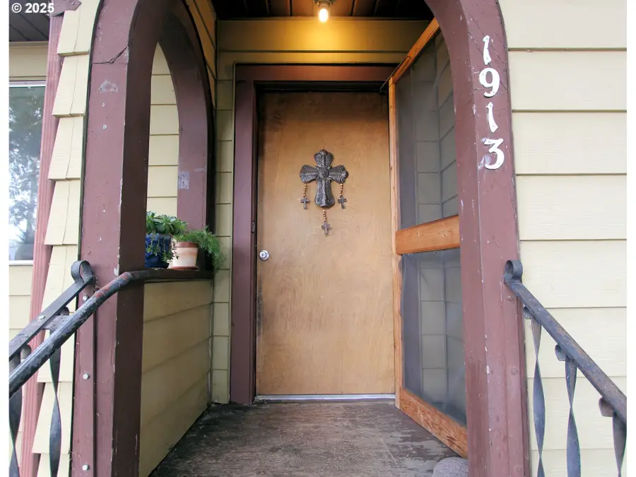 1913 E St, Washougal, WA 98671 - Image #2