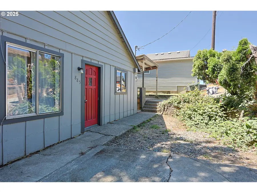 885 E 10th St, Coquille, OR 97423 - Image #3