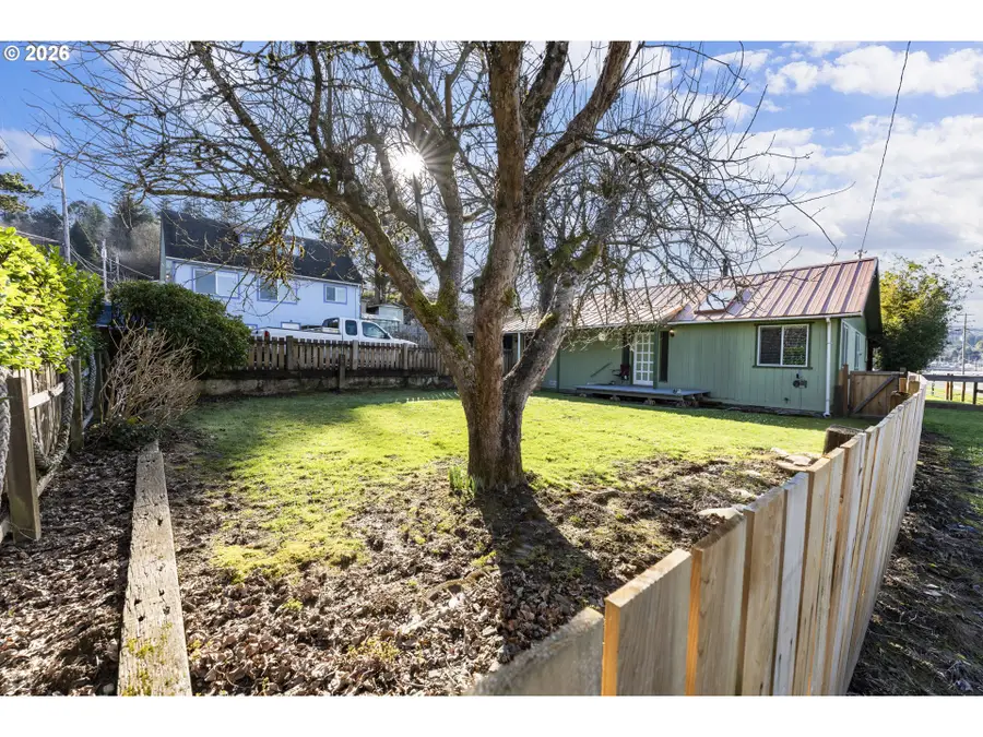 63696 Harriet Rd, Bunker Hill, OR 97420 - Image #2