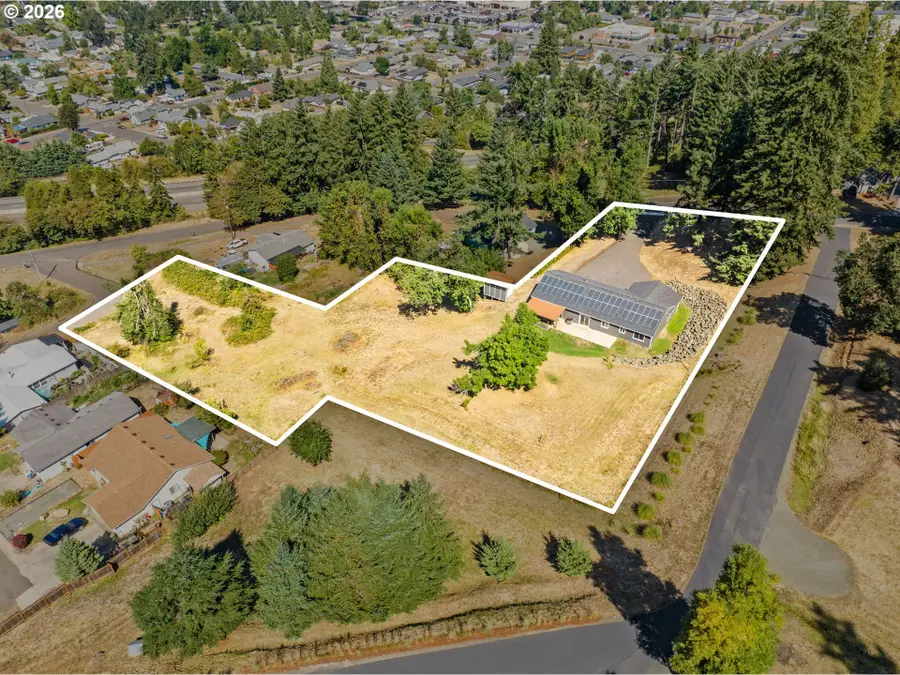 2187 E Madison Ave, Cottage Grove, OR 97424 - #2