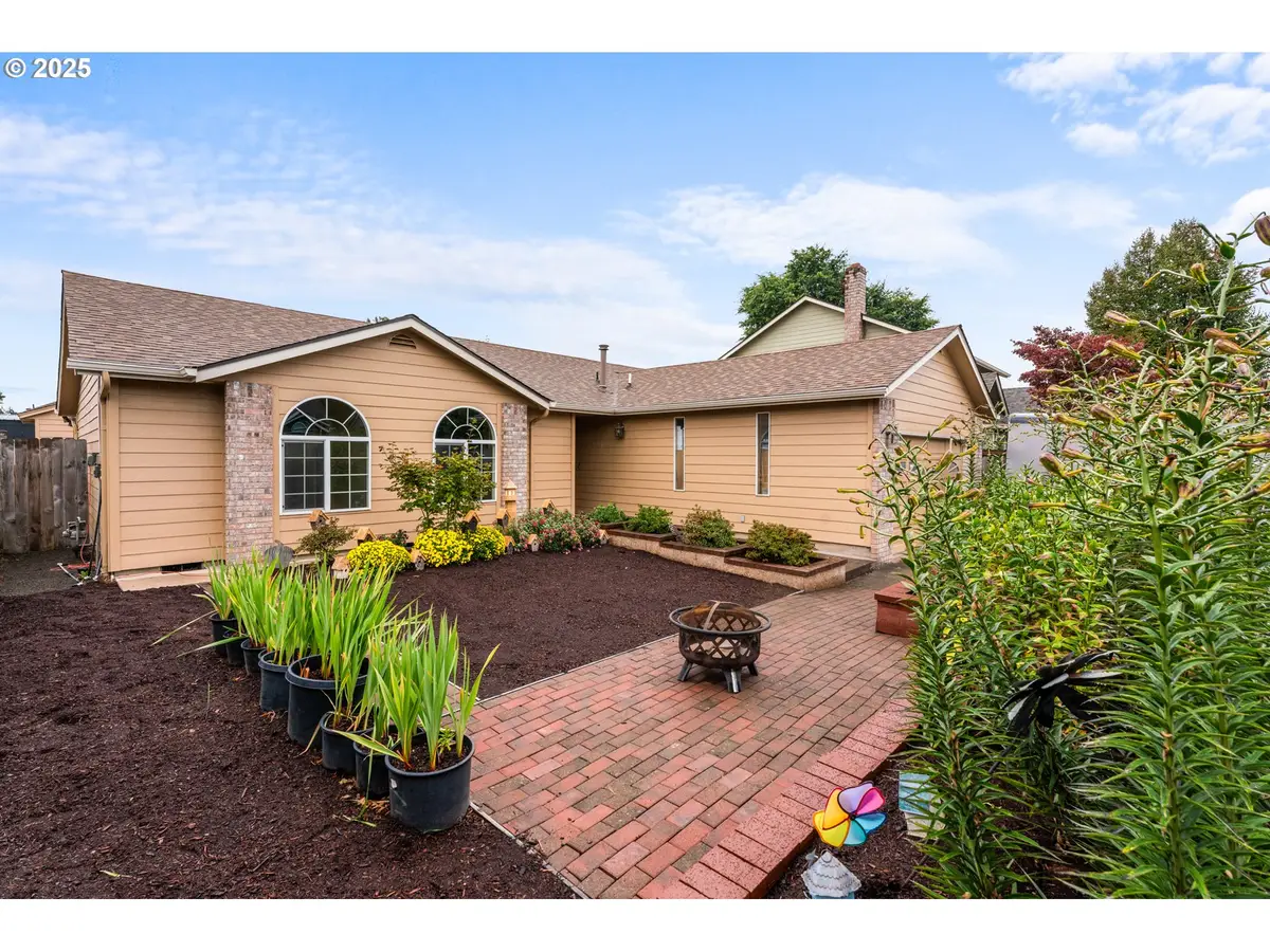 4802 NE Fuhrer Ct, Salem, OR 97305 - Image #1