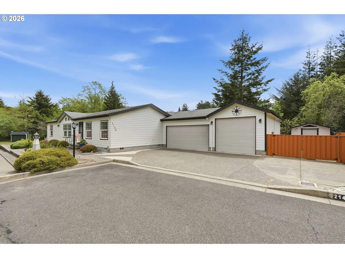 2145 Lynne Dr, North Bend, OR 97459 - #1