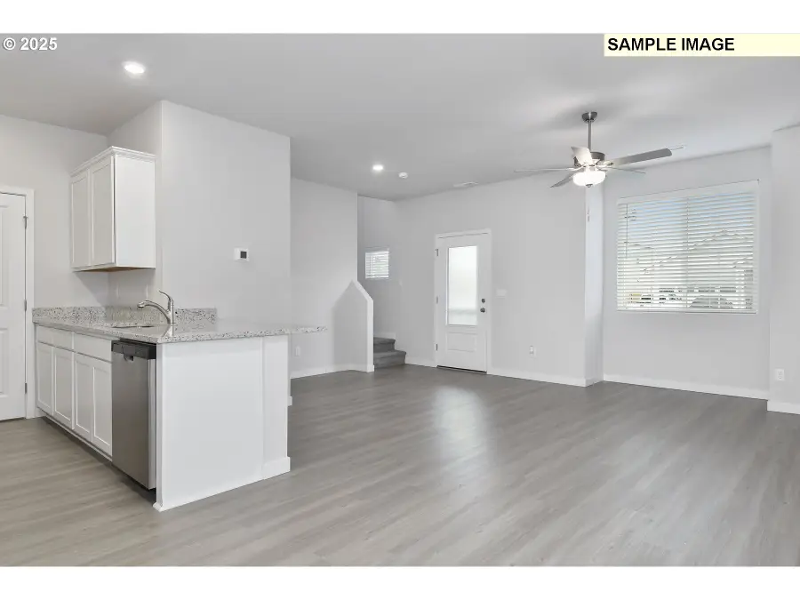 1211 Parkside Ave, Woodburn, OR 97071 - Image #2