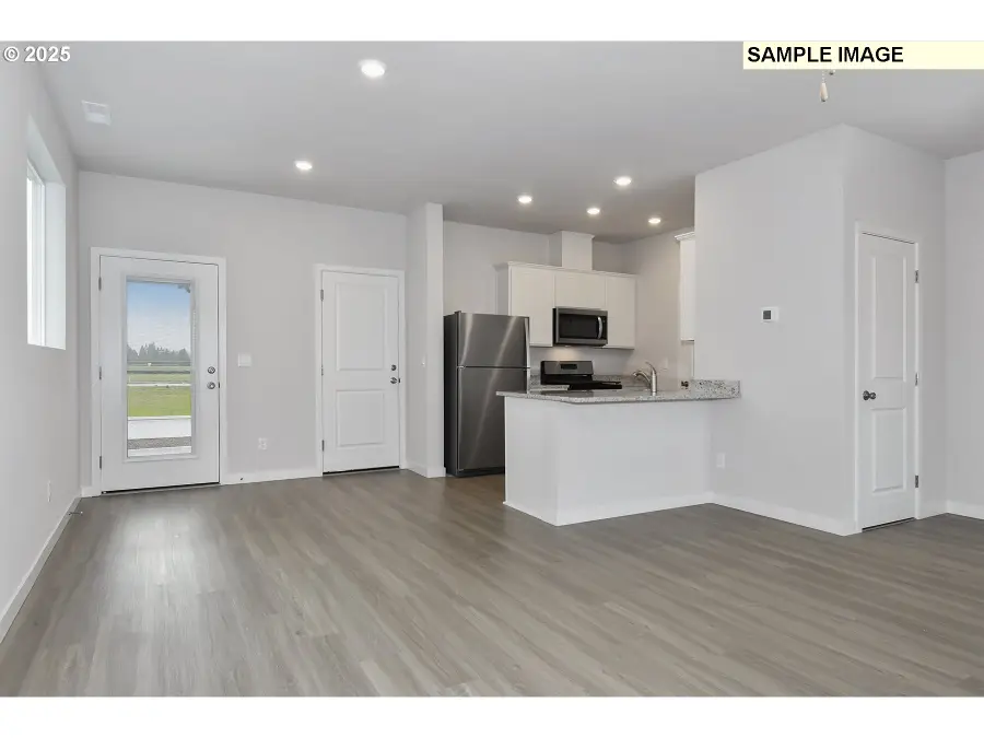 1211 Parkside Ave, Woodburn, OR 97071 - Image #3