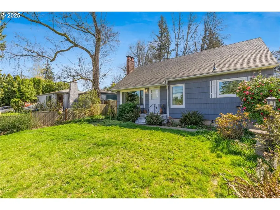 5726 SW Florida St, Portland, OR 97219 - Image #2