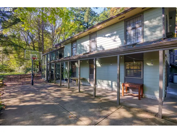 3215 SW Malcolm Ct, Portland, OR 97225