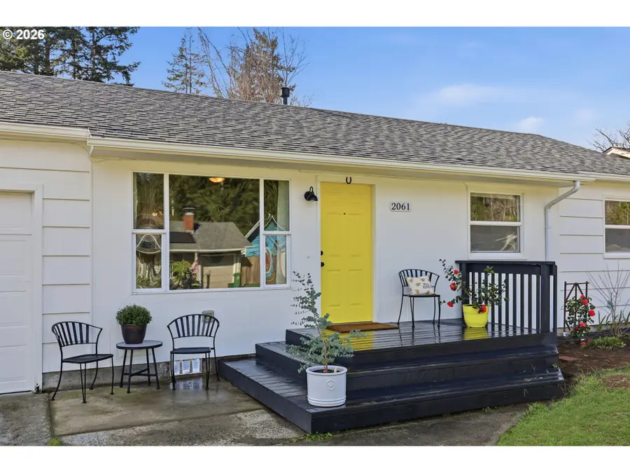 2061 Juniper Ave, Coos Bay, OR 97420 - #2