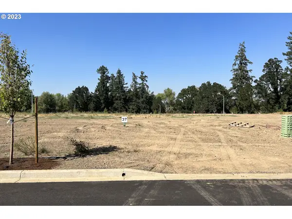 1523 NW Adelaide St #37, McMinnville, OR 97128