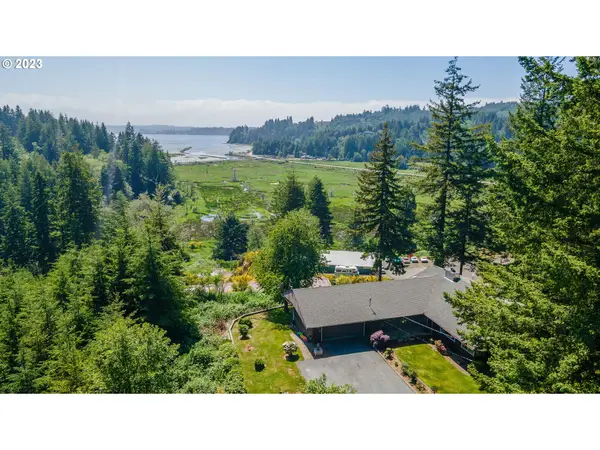 94532 Golf Course Ln, NorthBend, OR 97459