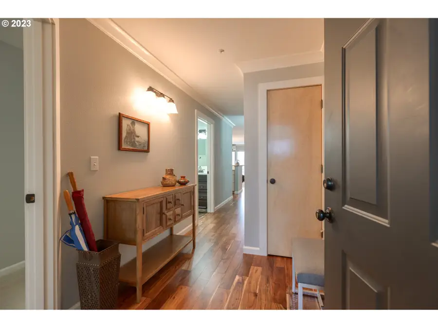 145 N Hayden Bay Dr, Portland, OR 97217 - Image #3