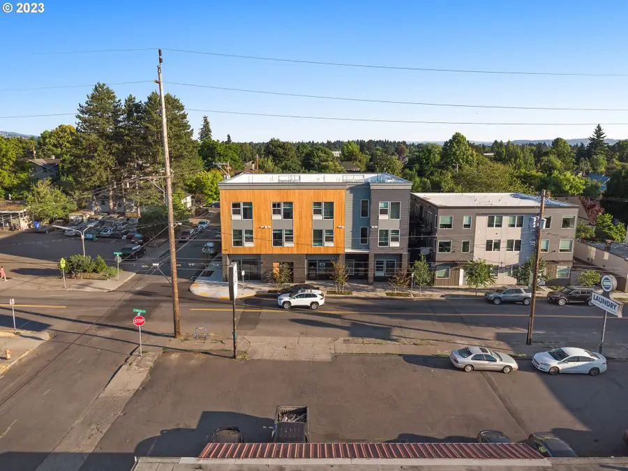 4738 SE Belmont St, Portland, OR 97215 - Image #2