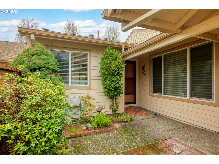 15915 SW Greens Way, Tigard, OR 97224 - Image #2