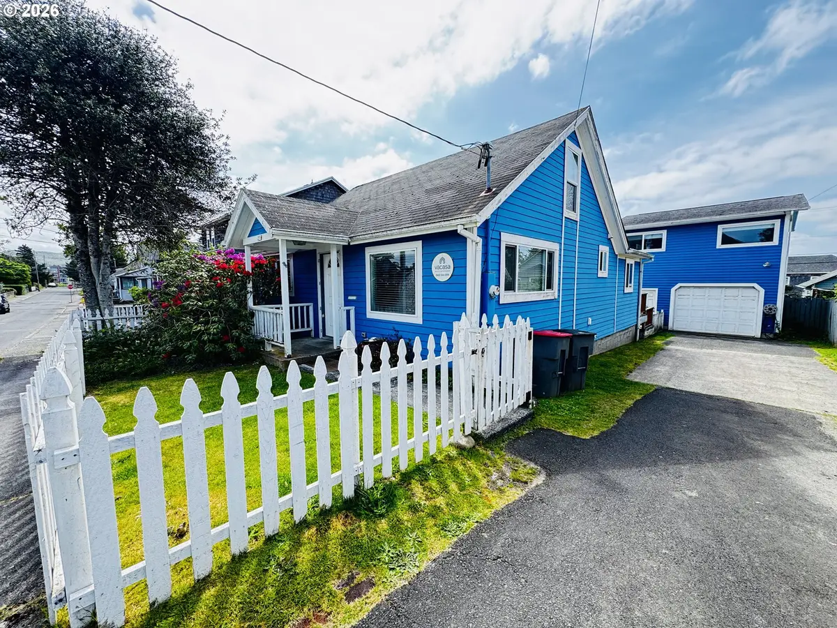 251 10th Ave, Seaside, OR 97138 - #1