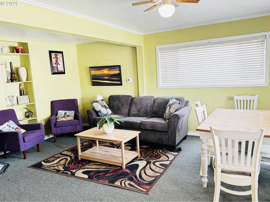 251 10th Ave, Seaside, OR 97138 - #3