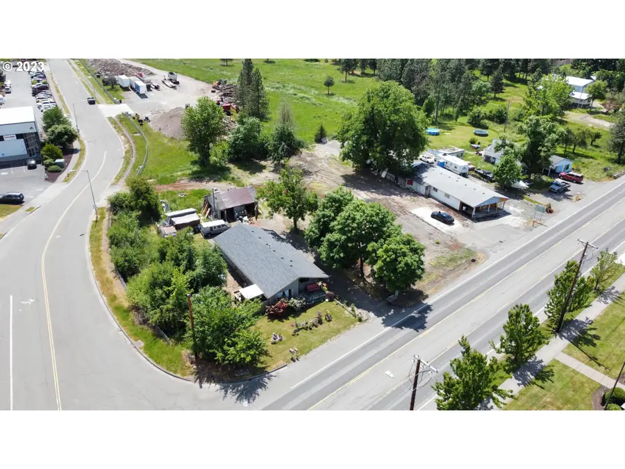 1406 W Main St, Molalla, OR 97038 - #3