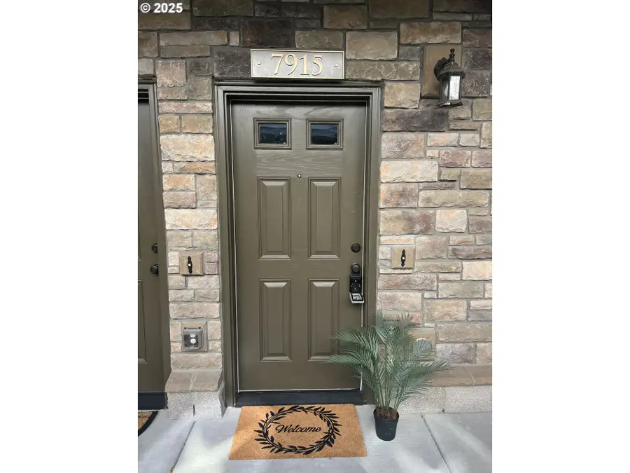 7915 NE Rockne Way, Hillsboro, OR 97006 - Image #2