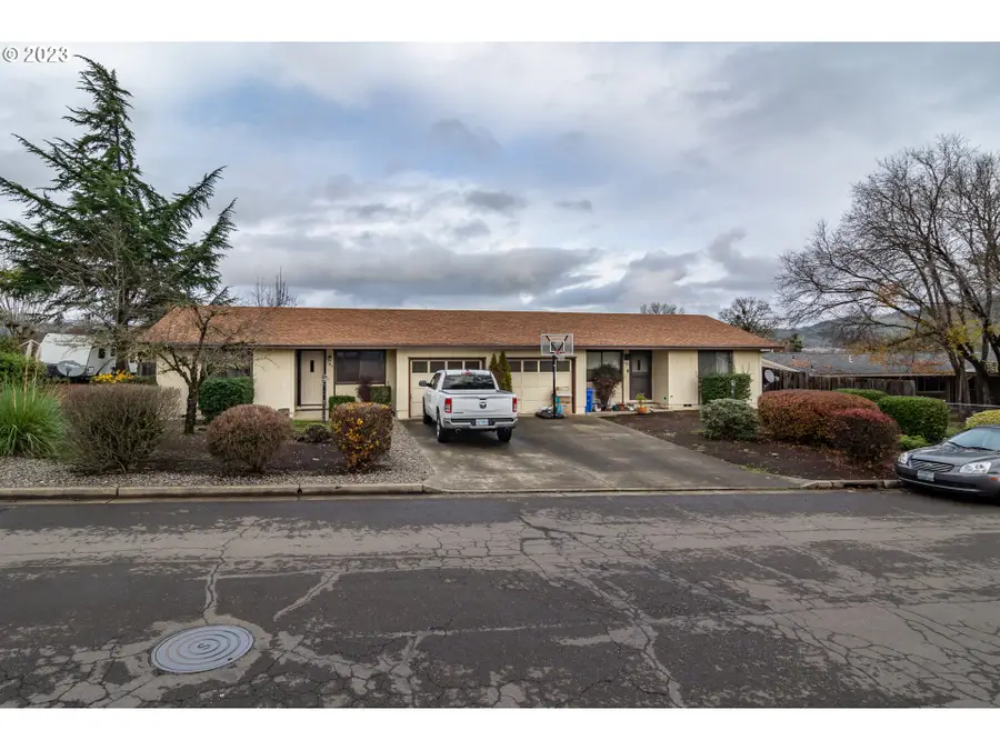 143 Chandler Dr, Roseburg, OR 97471 - Image #2