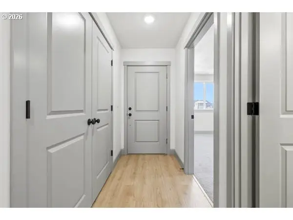 1054 NE 10th Pl, Hermiston, OR 97838 - #3