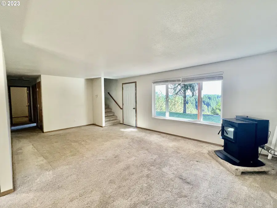 630 Mustang Dr, Oakland, OR 97462 - Image #3