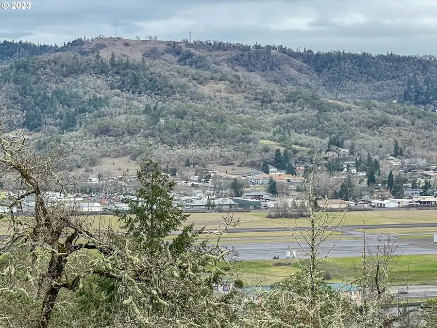 1291 Sweetbrier Ave, Roseburg, OR 97471 - Image #2