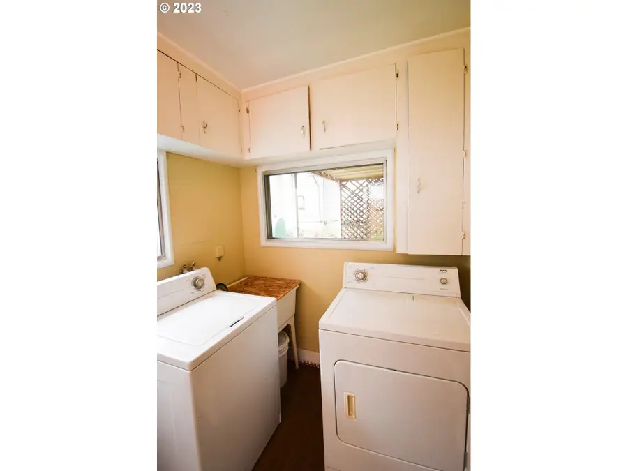 12765 SE 24th Ave, Milwaukie, OR 97222 - Image #2