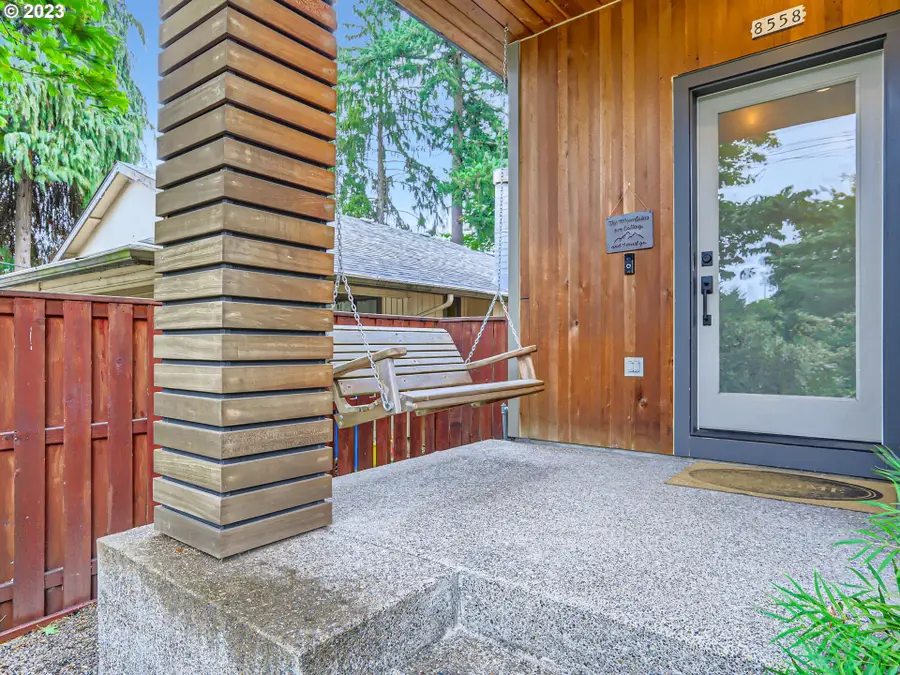 8558 SW 20th Ave, Portland, OR 97219 - Image #2