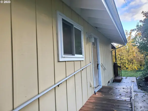 174 S 6th St, StHelens, OR 97051