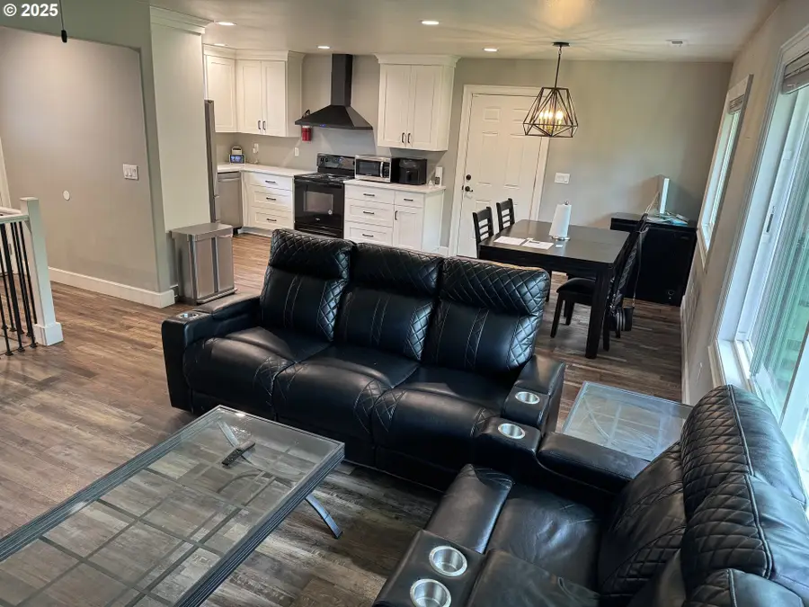 1427 SE 109th Ave, Portland, OR 97216 - Image #2