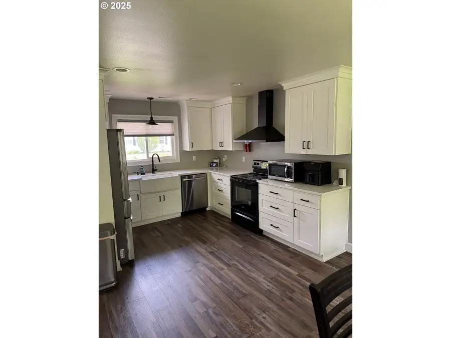 1427 SE 109th Ave, Portland, OR 97216 - Image #3